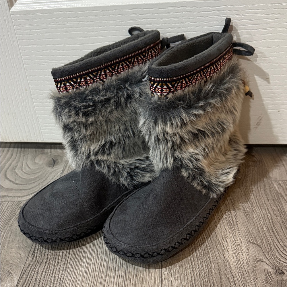 Steve Madden gray fur boots slippers size‎ M (7-8) NEW
